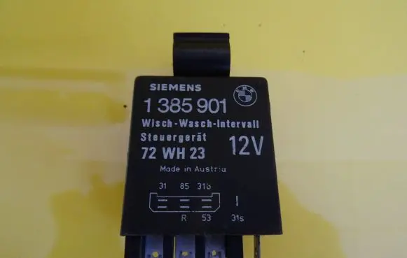 BMW 5 E34 Window wiper relay 1385901