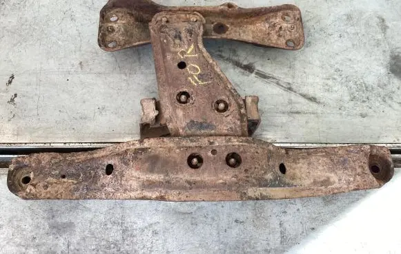 Subaru Forester SF Gearbox mounting bracket 41022AA180 11022A0180