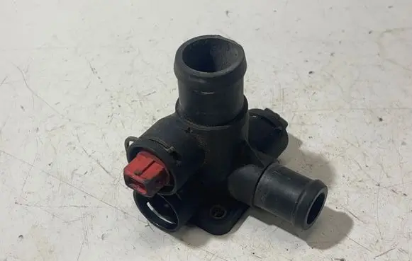 Volkswagen Transporter - Caravelle T4 Engine coolant pipe/hose 037121132B