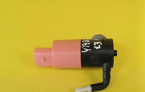 Toyota Yaris Windscreen/windshield washer pump 30358