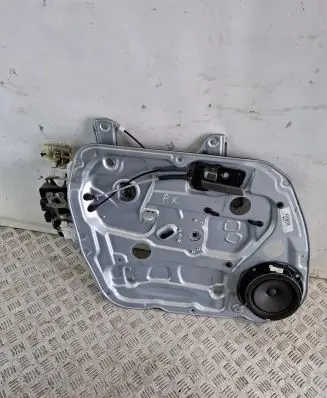 KIA Carens II Front door window regulator with motor 824701D230