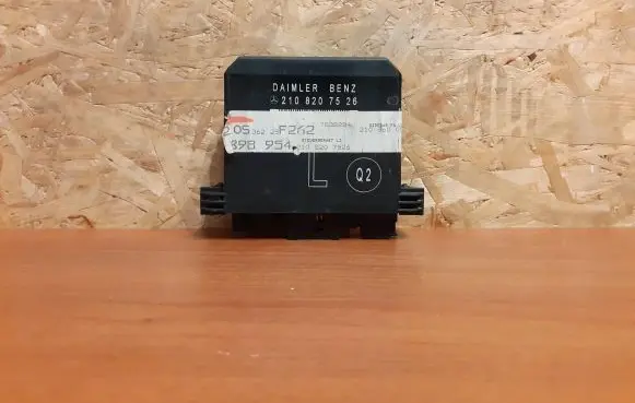Mercedes-Benz E W210 Door control unit/module 1557 2108207526