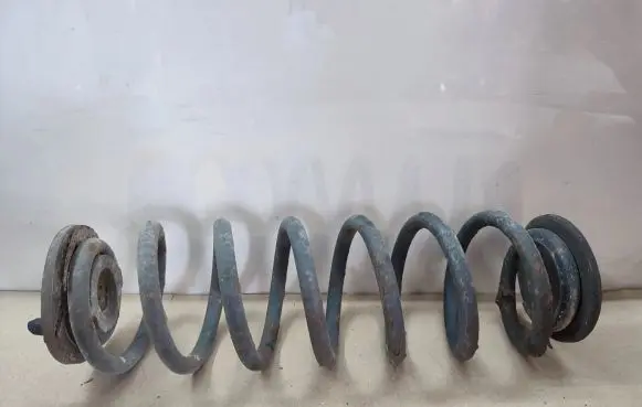 Volkswagen Touran I Rear coil spring