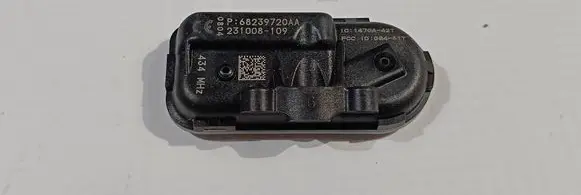 Dodge Durango III Tire pressure sensor 68239720AA 231008109
