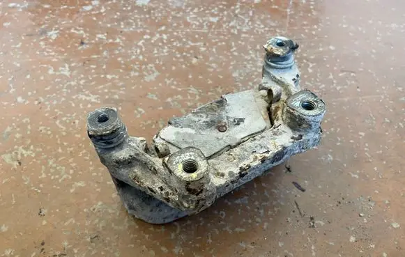Ford Mondeo Mk III Front Brake Caliper Pad/Carrier 