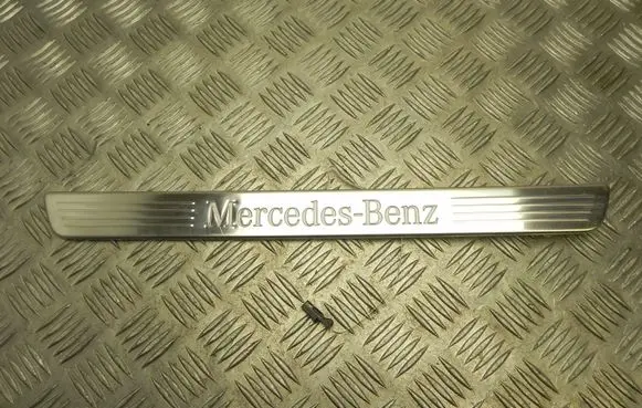 Mercedes-Benz GLE W167 Other sill/pillar trim element A1676861300 T9354
