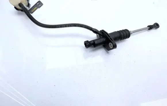 Chevrolet Captiva Clutch master cylinder 24251413 24257425 A8340L10