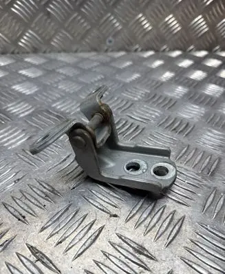 Nissan Navara D23 Front door lower hinge A042242 A042212