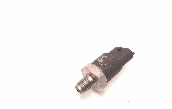 BMW 5 E39 Fuel pressure sensor 0281002405 08412006539