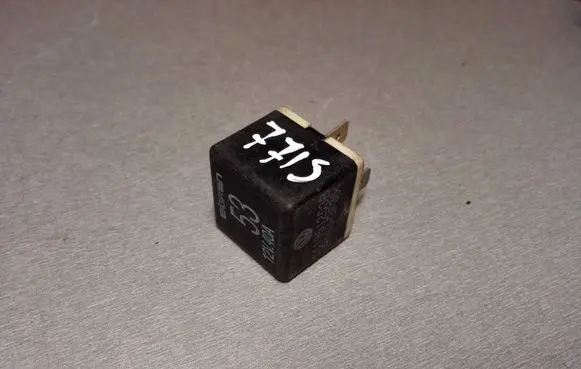 Volkswagen Golf IV Other relay 141951253B