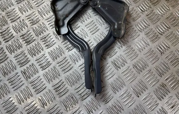Hyundai i30 Engine bonnet/hood hinges