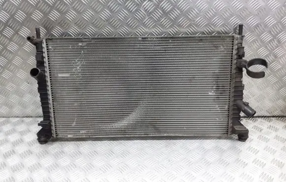Ford Focus Coolant radiator 3M5H-8005-TL