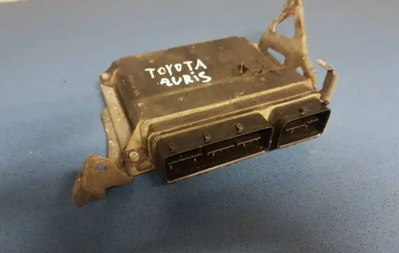 Toyota Auris 150 Engine control unit/module 8966102D71 MB1758009570