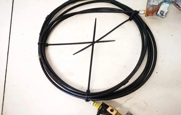 Mazda 3 I Fuel tank opening switch 