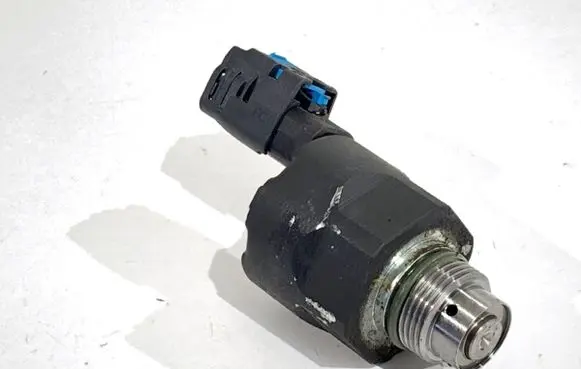 Renault Megane III Fuel pressure regulator 