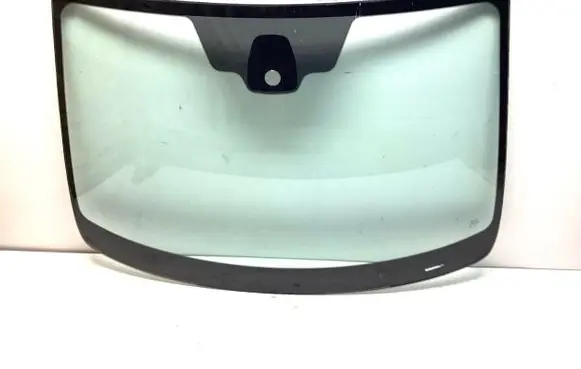 Nissan Qashqai+2 Front windscreen/windshield window 