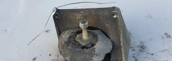 Engine mount bracket