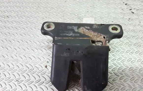 Tailgate/trunk/boot lock/catch/latch