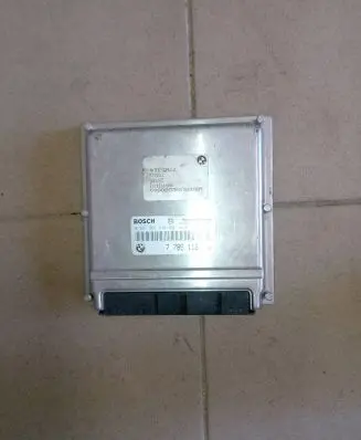 BMW 5 E39 Engine control unit/module 7785116