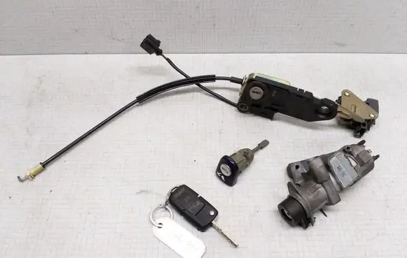 Volkswagen PASSAT B5.5 Engine ECU kit and lock set 4B0905851B 3B9827297A