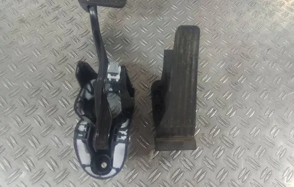 Mercedes-Benz C W204 Pedal assembly A2043000004