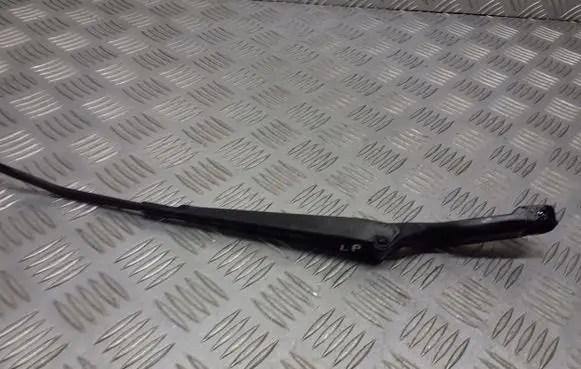 Volkswagen PASSAT B4 Front wiper blade arm 3A1955409A