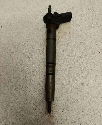 Volkswagen Tiguan Fuel injector 03L130277 0445116016