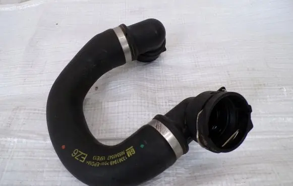 Opel Meriva B Engine coolant pipe/hose 13361949
