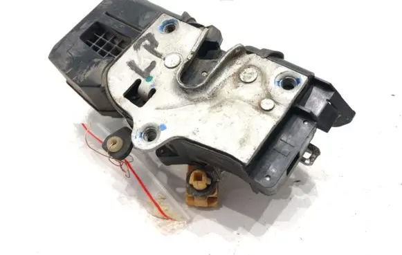Chevrolet Equinox Front door lock