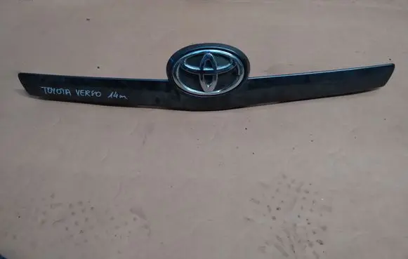 Toyota Verso Trunk door license plate light bar 