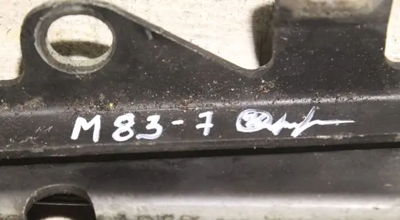 Tailgate/trunk/boot hinge