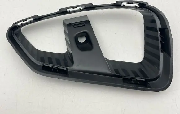Renault Captur II Front bumper lower grill 261A21107R