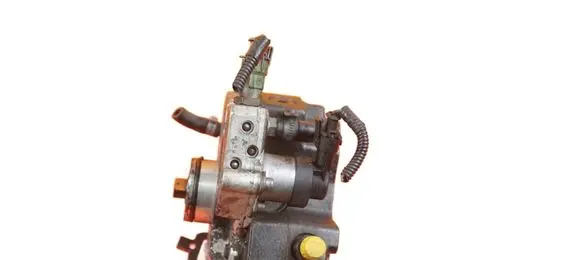 Volvo XC90 Fuel injection high pressure pump 0445010111 D5244T4