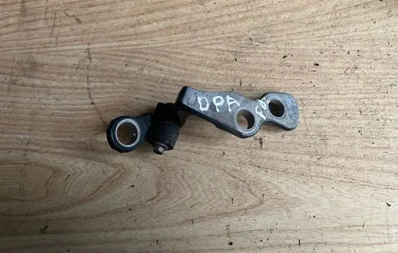 Ford C-MAX I Front door lower hinge 