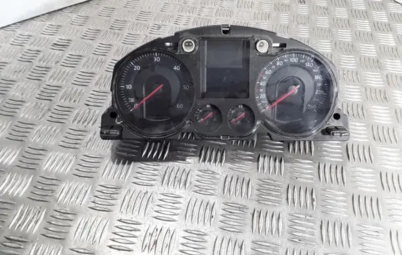 Volkswagen PASSAT B6 Speedometer (instrument cluster) 3C0920860H