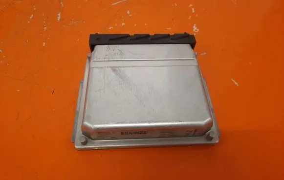 Volvo S80 Engine control unit/module ECU 281001776