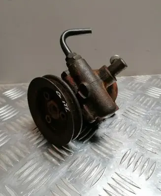 Volkswagen Golf III Power steering pump