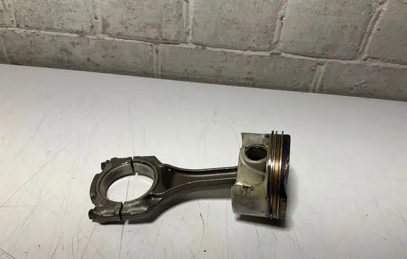 BMW 6 F06 Gran coupe Piston with connecting rod 7646892