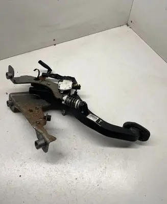 Nissan X-Trail T32 Clutch pedal 465034208R