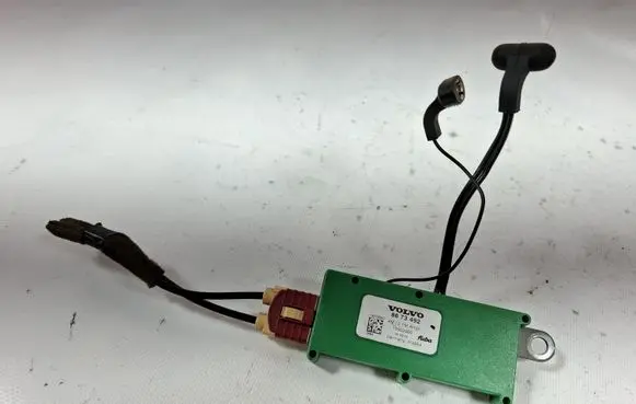 Volvo S40 Aerial antenna amplifier 8673492 13002000
