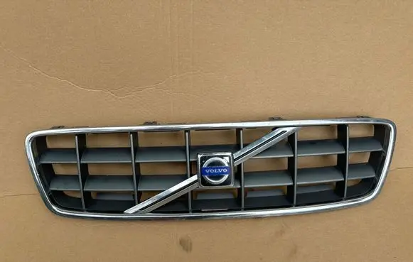 Volvo XC70 Front bumper upper radiator grill 08693623