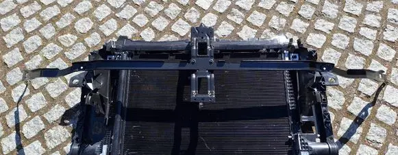 Volkswagen Touareg III Radiator support slam panel 