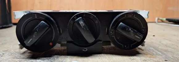 Volkswagen Polo IV 9N3 Climate control unit 90151232000 600819045
