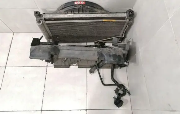 Mercedes-Benz SLK R171 Radiator set A2035004203