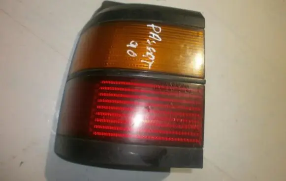 Volkswagen PASSAT B3 Rear/tail lights 333945257