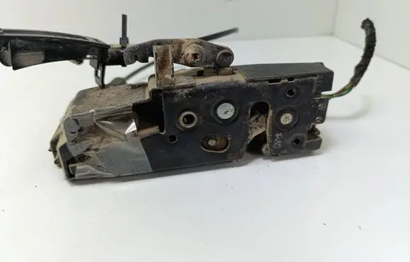 Volkswagen Sharan Rear door lock 7M3839012