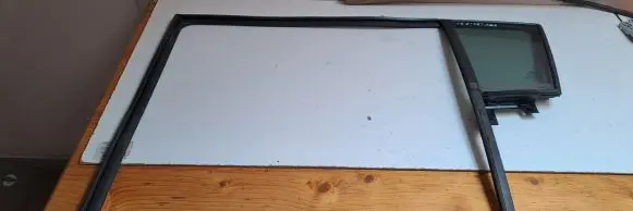 KIA Sportage Rear vent window glass 