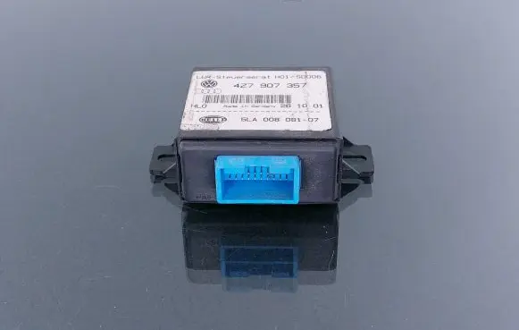 Volkswagen Touareg I Light module LCM 4Z7907357