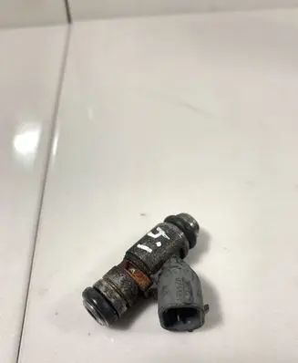 Volkswagen Golf IV Fuel injector 036031C