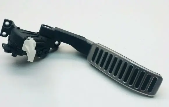 Volkswagen Touareg I Accelerator throttle pedal 7L0723507B